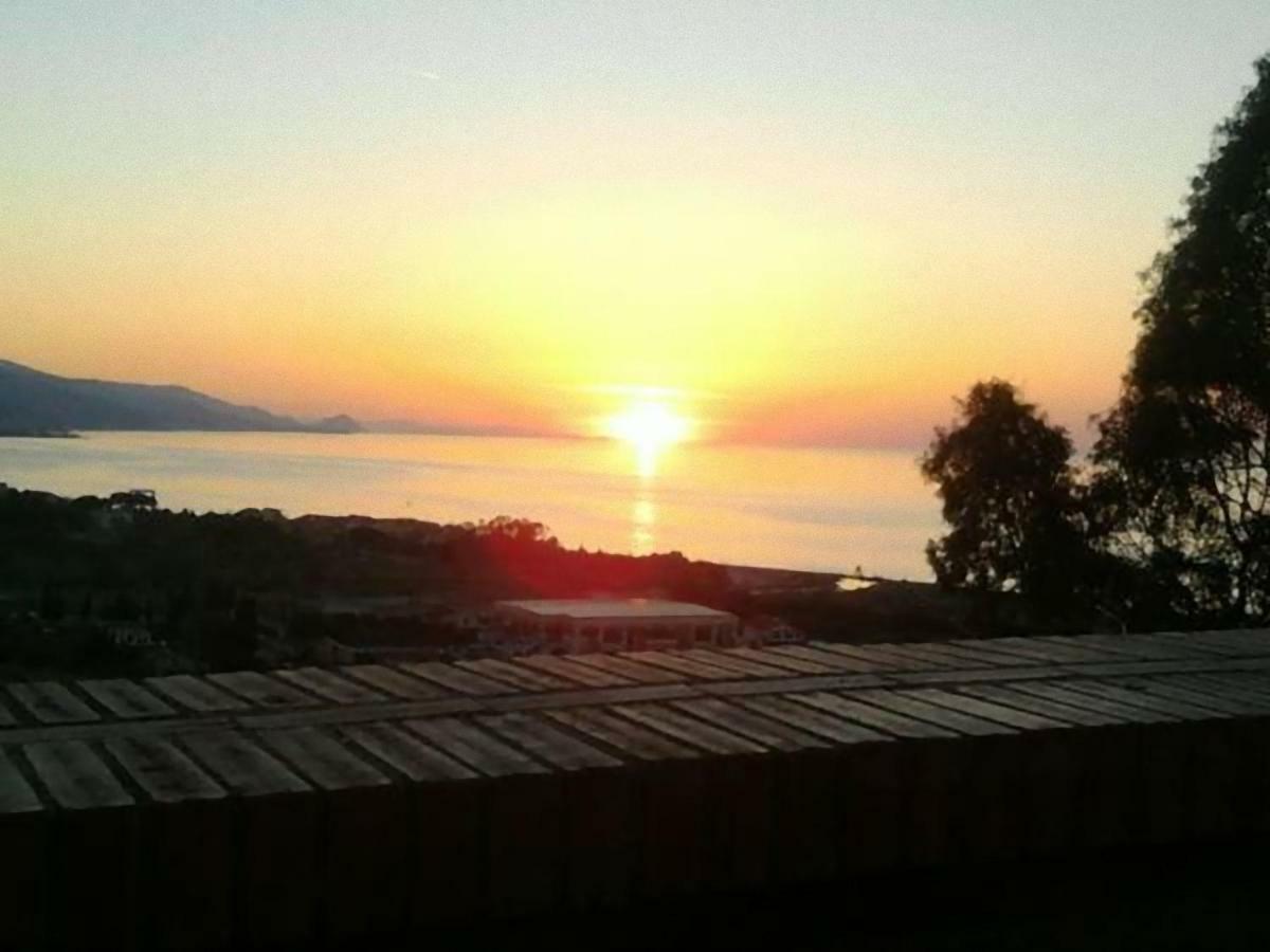 Casa Vacanze Camastra Santo Stefano di Camastra Zewnętrze zdjęcie